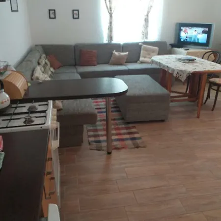 Sargarigo Vendeghaz *